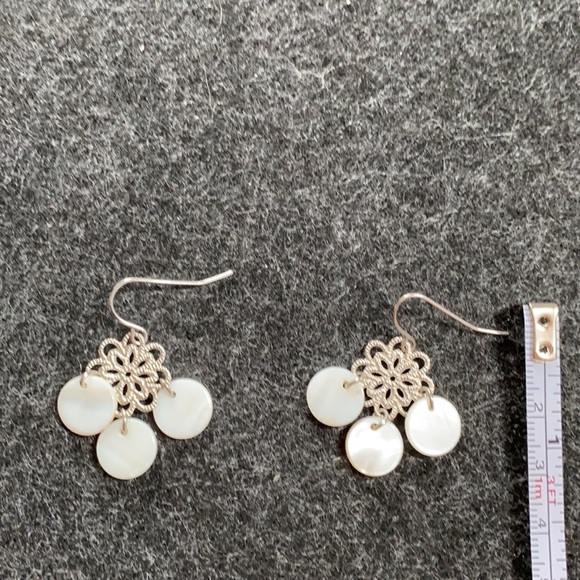 🌟Free🌟 Silver color mother of pearl circular decoration dangle earrings - Picture 5 of 5